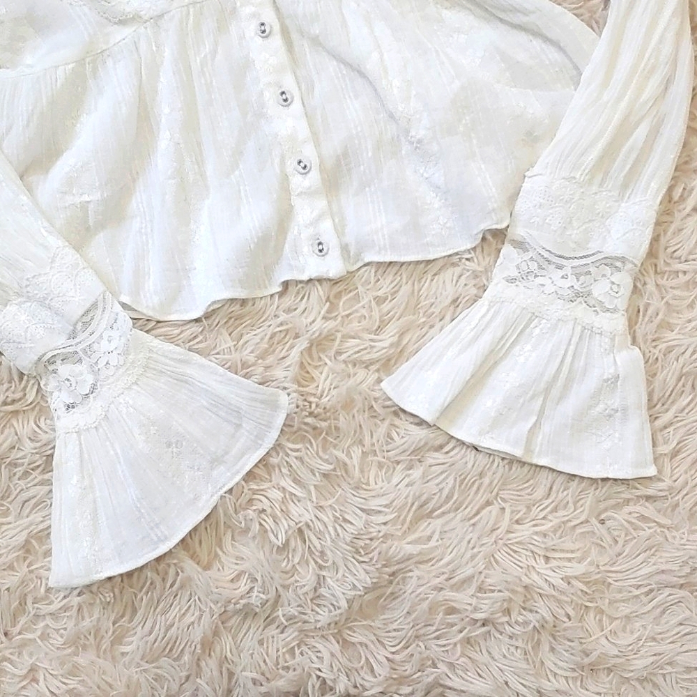 Majorelle Lace Flare Sleeve Blouse - Picture 4 of 11